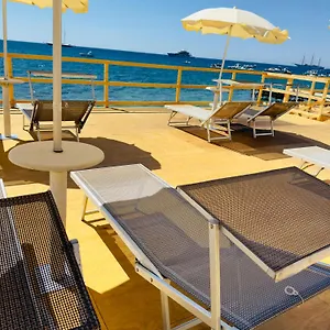 Sirina House Apartahotel